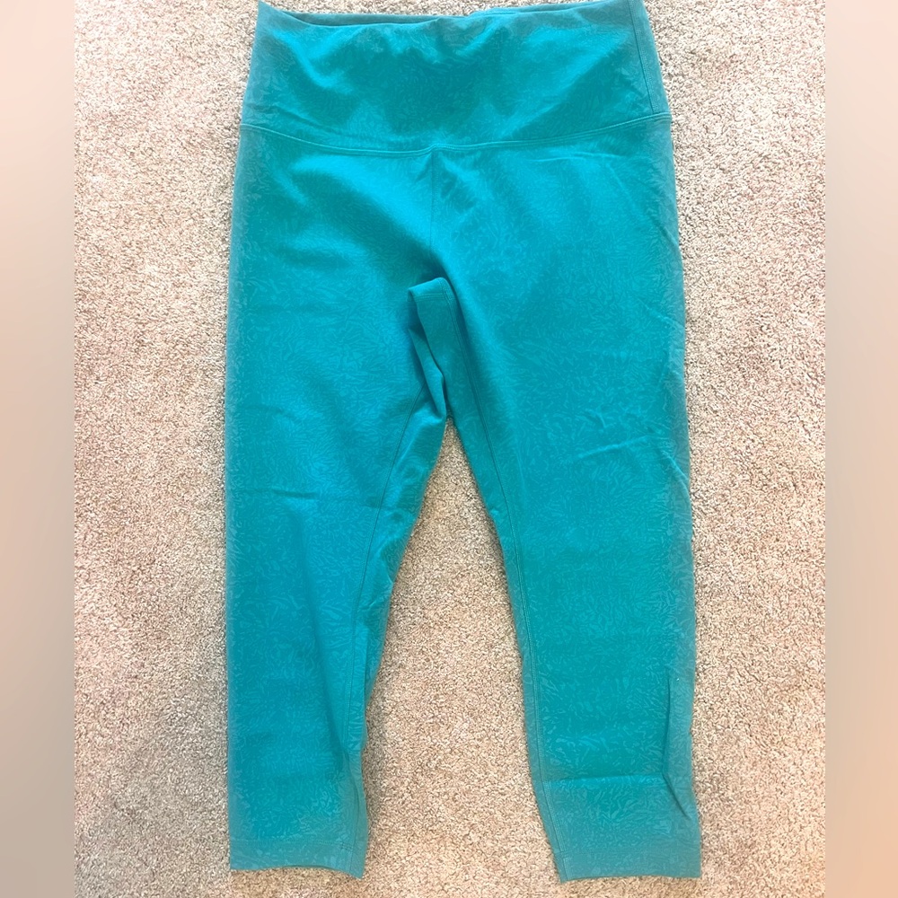 Lulumon Medium Capri Leggings